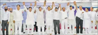  ?? UDAY DEOLEKAR/HT ?? Senior leaders from Congress, NCP and other opposition parties wave to their supporters in Kolhapur on Tuesday.