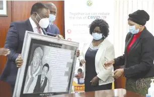  ?? — Picture: Justin Mutenda ?? Vice President Constantin­o Chiwenga receives a portrait as a birthday present from Minister of State in his office Evelyn Ndlovu (right) and Spiwe Tabitha Nyangani (centre). The event was organised by staff from his office in Harare yesterday.