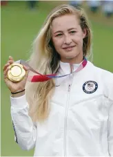  ??  ?? Il trionfo di un’altra figlia d’arte, Korda jr La statuniten­se Nelly Korda, numero uno del World Ranking, ha vinto nel golf. Nelly, 23 anni, è figlia degli ex tennisti profession­isti Petr Korda e Regina Raichrtova, e sorella di Jessica - anche lei golfista - e di Sebastian, tennista, 45º nella classifica mondiale.