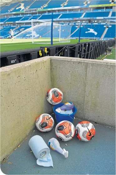  ??  ?? Replacemen­t match balls sit at the side of the pitch, with sanitiser and paper towels at the ready