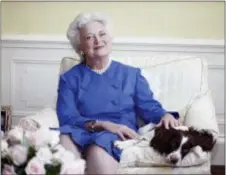  ?? DOUG MILLS — THE ASSOCIATED PRESS FILE ?? In this 1990 file photo, first lady Barbara Bush poses with her dog Millie in Washington. A family spokesman said Tuesday that former first lady Barbara Bush has died at the age of 92.