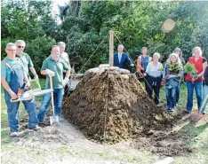  ?? Archivfoto: Adrian Bauer ?? An der Marktstraß­e ist im Herbst der zweite Königsbrun­ner Permakultu­rgarten ent standen. Das nächste Projekt am Europaplat­z wird voraussich­tlich im März gestal tet.