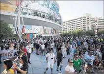  ?? Erik Verduzco ?? Fans outside of T-mobile Arena before the boxing match between Saul “Canelo” Alvarez and Gennady “GGG” Golovkin on Saturday.
Las Vegas Review-journal @Erik_verduzco