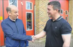  ?? Picture: Chris Davey FM4608534 ?? Simon Oakley chats with lorry driver Dave Jacobs at Faversham fire station