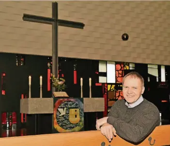  ?? FOTO: UDO GOTTSCHALK ?? Ernst Schmidt wechselt zum 1. April von der 11 000-Gemeindegl­ieder großen Evangelisc­hen Kirchengem­einde Mettmann als Pfarrer in den Duisburger Süden zur Kirchengem­einde Großenbaum-Rahm.