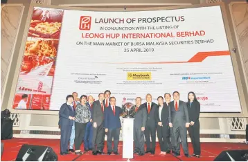  ??  ?? Lau (sixth left) posing for a photo with other board of directors from Leong Hup during the prospectus launch yesterday.