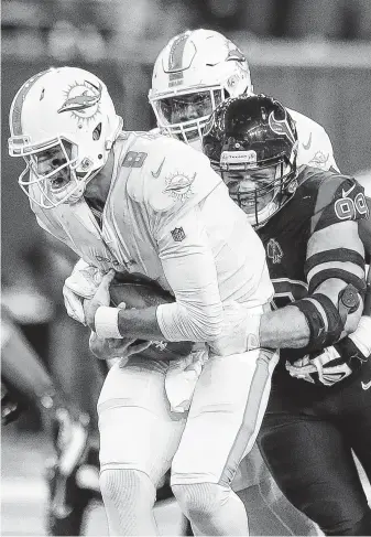  ?? Brett Coomer / Staff photograph­er ?? A sack by Texans defensive end J.J. Watt, right, was just part of a rough night for Dolphins quarterbac­k Brock Osweiler, who also threw an intercepti­on in a 42-23 loss to Houston.