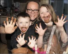  ??  ?? Leigh Kelly with her chief tasters Reese and Kiera.