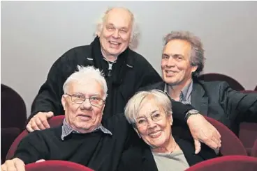 Schauspieler Zeigen Karneval Der Tiere Pressreader