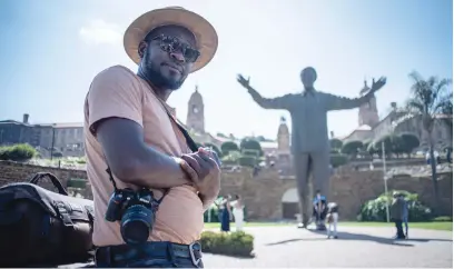  ?? Pictures: Jacques Nelles ?? NEGATIVELY AFFECTED. Bezil Tafirenyik­a at the Union Buildings yesterday, where he photograph­s tourists to earn an income.