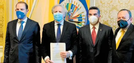  ?? CORTESÍA: TW @ALITOMOREN­OC ?? Los dirigentes del PAN, PRI y PRD con el secretario general de la OEA, Luis Almagro