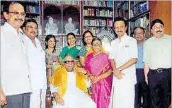  ?? PTI PHOTO ?? Former CM of Tamil Nadu M Karunanidh­i and his family