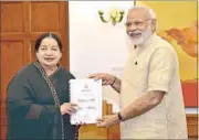  ?? PTI PHOTO ?? Tamil Nadu CM J Jayalalith­aa presents a memorandum of issues concerning the southern state to PM Modi on Tuesday.