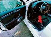  ??  ?? Fidèle à l’image Audi, la finition est impécable. La polyvalanc­e de cette « super-GTI compacte » est assurée avec cinq portes et  litres de coffre.