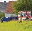  ?? Foto: Bunk ?? Nach der Festnahme wurde der Mann von Rettungsdi­ensten zu einem Hub schrauber gebracht.