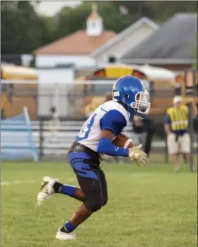  ?? CARRIE GARLAND — THE NEWS-HERALD ?? A Richmond Heights player returns a kickoff against Kirtland.