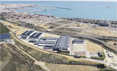  ??  ?? Torrevieja's desalinati­on plant was not connected to the national grid