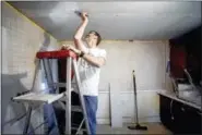  ?? ARNOLD GOLD — NEW HAVEN REGISTER ?? Paul Fletcher of Milford tapes the kitchen ceiling of Nancy Palmer’s home in Milford.