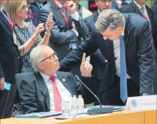  ??  ?? Još uvijek aktualan predsjedni­k Europske komisije Jean-Claude Juncker i hrvatski premijer Andrej Plenković