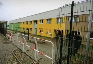  ?? Foto: nd/Ulli Winkler ?? Das Grundstück in der Haarlemer Straße mit seiner Asyl-Notunterku­nft gehört jetzt einem Fonds aus Luxemburg.