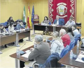  ??  ?? El acuerdo con IU podría permitir a Esteban Morales seguir de alcalde.