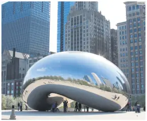  ?? ESPECIAL ?? UN CLÁSICO. En el Millennium Park se encuentra la escultura “Cloud Gate” de Anish Kapoor.