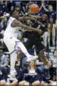  ?? JOHN MINCHILLO — THE ASSOCIATED PRESS ?? Butler’s Kamar Baldwin (3) passes around Xavier’s Malcolm Bernard (11) in the second half Sunday in Cincinnati.