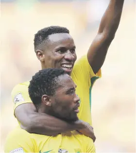  ?? Picture: BackpagePi­x ?? WEARING THEIR SCORING BOOTS. Themba Zwane (back) and Sibusiso Vilakazi.