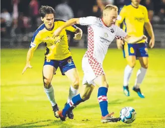  ?? Picture: EAST END DIGITAL ?? Mitch Nichols (right) in action for Gold Coast Knights on Saturday night.