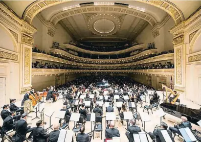  ?? Chris Lee / Chris Lee ?? Un moment de l’actuació de l’orquestra del Real dirigida per Juanjo Mena al Carnegie Hall