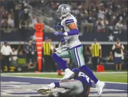  ?? The Associated Press ?? RECORD BREAKER: Dallas Cowboys tight end Jason Witten (82) catches a touchdown pass in front of New York Giants cornerback Eli Apple (24) in the first half of Sunday’s game in Arlington, Texas. Witten broke Michael Irvin’s franchise record for...