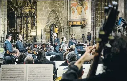  ?? LLIBERT TEIXIDÓ ?? Vinogradov, Schukoff, Arteta i Larsson envolten el mestre Pons amb la Simfònica del Liceu a la catedral