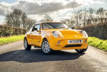  ?? ?? Left and below
A Mini Marcos in all but name, and still available in kit form – editor Elliott reckons it’s an absolute riot to drive.