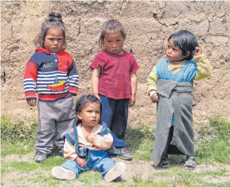  ?? FOTO: LA BALANZA ?? Die Pfullendor­ferin Ann-Kathrin Schmidt absolviert einen Freiwillig­endienst in Cusco in Peru. Dort kümmert sie sich unter anderem um Kinder aus sozial schwachen Familien.