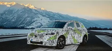  ?? Foto: Škoda Auto ?? Mladoboles­lavská značka představil­a vybraným světovým médiím maskovanou čtvrtou generaci modelu Fabia a nechala je v ní svézt. První dojmy byly převážně pozitivní.