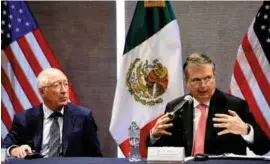  ?? ?? MENSAJE.
El embajador Ken Salazar y el canciller Marcelo Ebrard, ayer, en Tijuana.