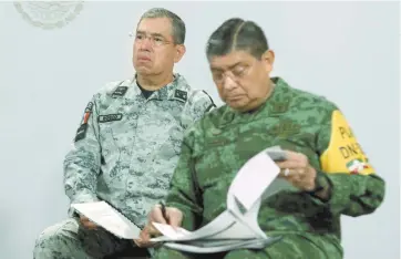  ??  ?? Los titulares de la Guardia Nacional, Luis Rodríguez Bucio, y de la Sedena, Luis Cresencio Sandoval González, rindieron el informe mensual sobre seguridad pública en Palacio Nacional.