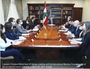  ?? ?? Lebanon’s President Michel Aoun (C) during a meeting with the Internatio­nal Monetary Fund delegation at the presidenti­al palace in Baabda on March 30, 2022. (Dalati)