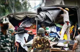  ?? PTI ?? Police load in a truck the items seized from the anti-caa protest site, at Shaheen Bagh on Tuesday