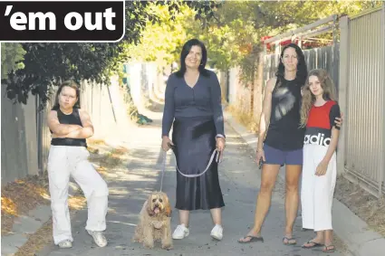  ?? Photo: Paul McGovern ?? Left in the dark … Paula Boxall, centre, her daughter Grace, left, with Michelle and Amber Stuckey in the neglected laneway.
