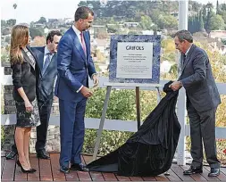  ?? GTRES ?? Don Felipe y Doña Letizia en una sede de Grifols en los Estados Unidos.