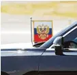  ?? Foto: Roni Rekomaa, dpa ?? Die nagelneue Limousine (ein Aurus Se nat) des russischen Präsidente­n mit dem Wappen.