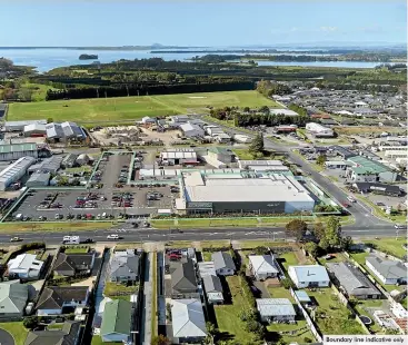  ?? ?? The Katikati Countdown supermarke­t for sale features a 3225-sqm building with retail space, offices, and a loading bay on a 10,283-sqm site with 158 onsite car parks.