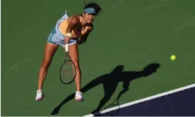  ?? Finney/Getty Images ?? Emma Raducanu, still recovering from tonsilliti­s, showed determinat­ion to beat Danka Kovinic in the first round of the BNP Paribas Open in Indian Wells. Photograph: Julian