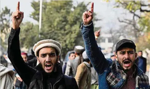  ?? Foto: AFP ?? Nach den iranischen Raketenang­riffen gingen in der pakistanis­chen Hauptstadt Islamabad Hunderte auf die Straße, um zu demonstrie­ren.