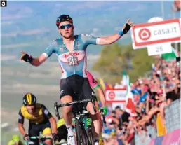  ??  ?? 3 Tim Wellens, un seguro. El belga salvó el Giro del aquí denominado Lotto-Fix All con su incontesta­ble éxito en Caltagiron­e.