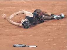  ?? /EFE. ?? Momentos de drama se vivieron ante la aparatosa torcedura que sufrió Alexander Zverev sobre la arcilla parisina.
Rafael Nadal (ESP) Alexander Zverev (ALE) (*) Abandono por lesión