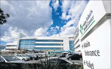  ?? Bob Chamberlin
Los Angeles Times ?? SAINT JOHN’S HEALTH CENTER in Santa Monica is among 29 California hospitals that have achieved straight A’s on patient safety since the employer-backed Leapfrog Group began issuing ratings in spring 2012.