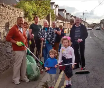  ??  ?? The crew on their clean up