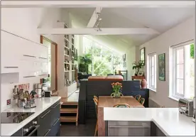  ??  ?? CONTEMPORA­RY: The clean lines of the Leonards’ kitchen-dining area